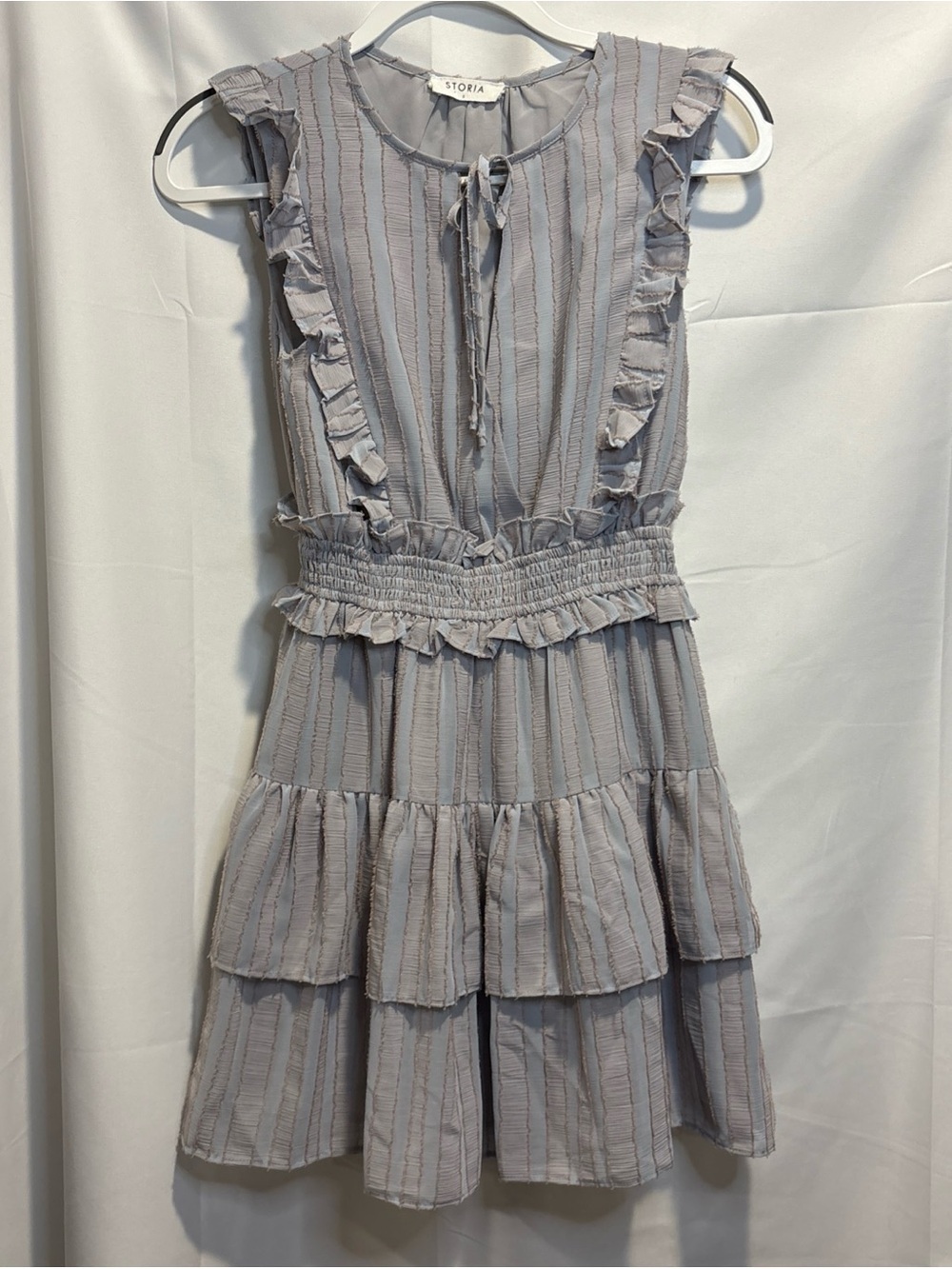 Storia Sleeveless Tiered Ruffle Dress in Light Gray